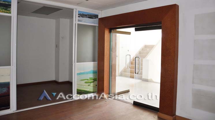  1  Apartment For Rent in Sukhumvit ,Bangkok BTS Nana at Perfect for Pet lovers Apartment, near NIST Intl AA10559